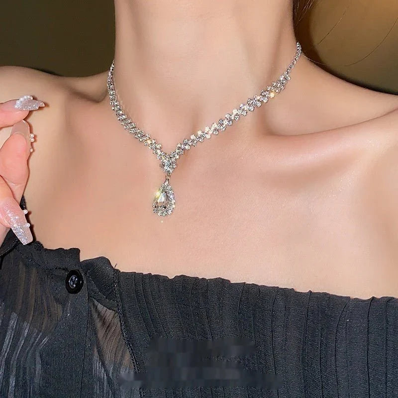 Aurora™ – Diamond Waterdrop Pendant Necklace